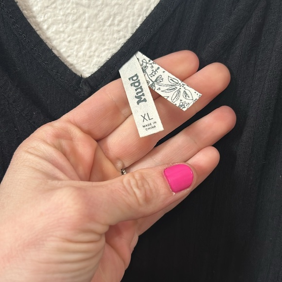 Tank top. - Picture 2 of 3